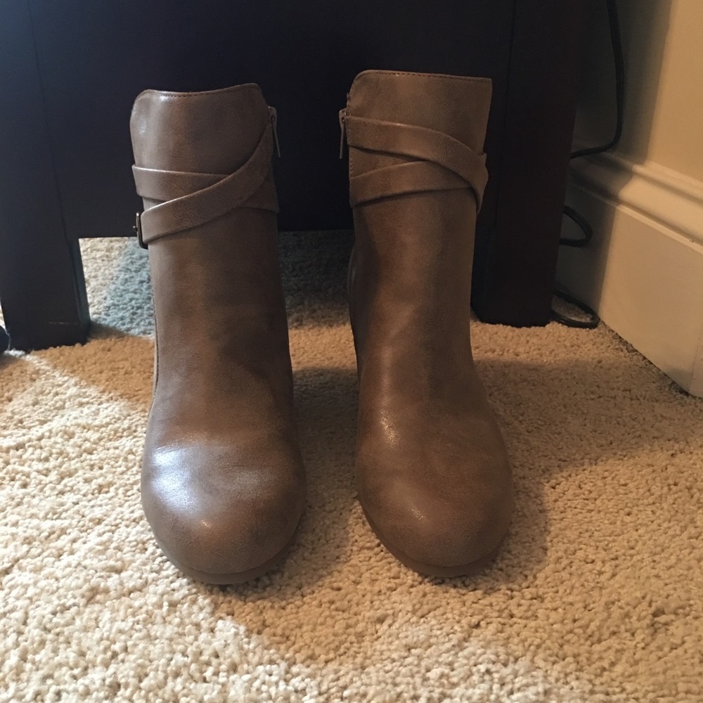 Aerosoles Tan Booties